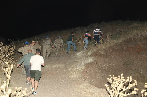 Foto - Narin hala kayıp! Diyarbakır'da kaybolan 8 yaşındaki Narin'i arama çalışmaları sürüyor