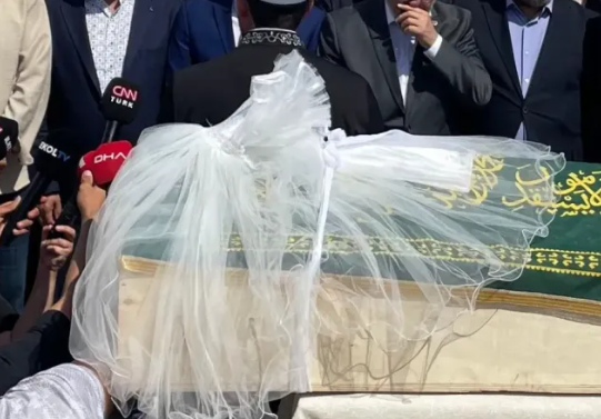 Foto - Narin ve Reyting Savaşları! Çocuk, Cami, Gelinlik ve Ceset