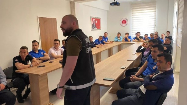 Foto - Narkotik polislerinden uyuşturucuyla mücadele eğitimi