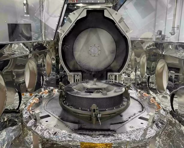 Foto - NASA aylar sonra değerli kutuyu açabildi