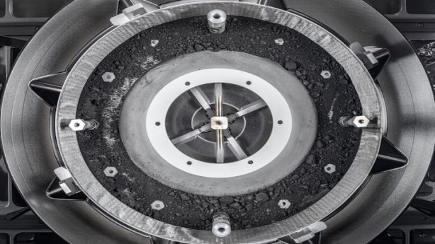 Foto - NASA aylar sonra değerli kutuyu açabildi