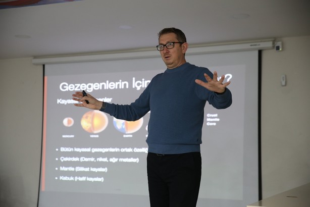 NASA'daki Türk öğrencilere uzayı anlattı! Gençlere tavsiye verdi!