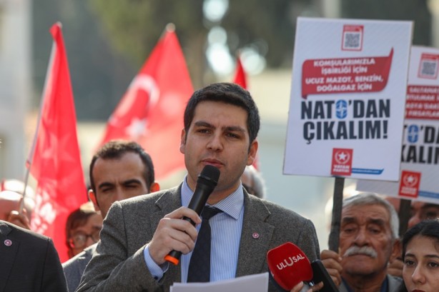 Foto - NATO karargahı önünde, İsveç'te Kur'an-ı Kerim'in yakılmasına tepki