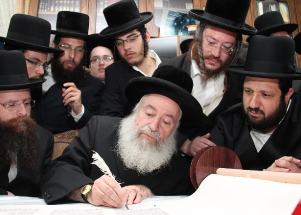 Foto - Nazar boncuğu Cinlere açılan kapı! Nazardan korunalım diye İblis’e sığınanlar işte Horus’un gözü