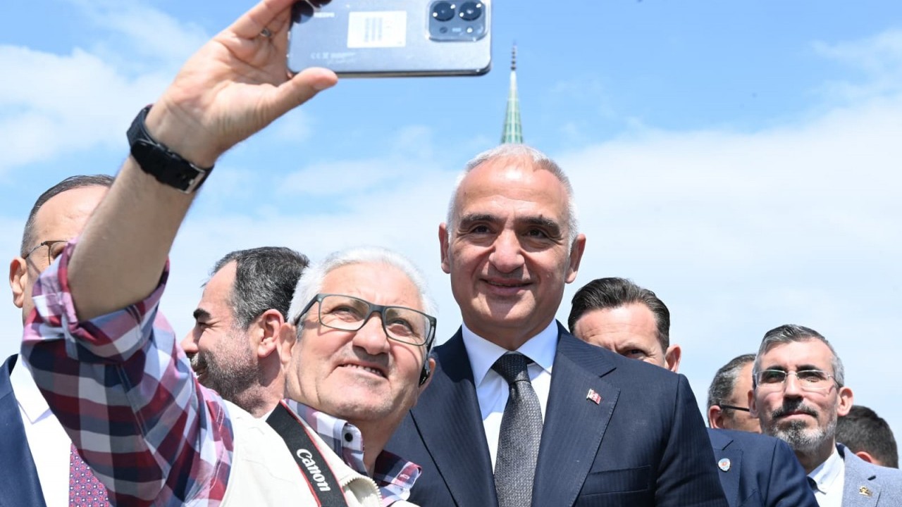 Nazilli'de festival heyecanı: Bakan Ersoy üreticiler ve sanatkârlarla bir araya geldi...