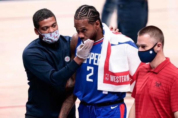 Foto - NBA'de korku dolu anlar! Kahwi Leonard kanlar içinde yere yığıldı