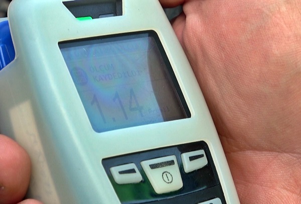 Foto - Ne arasan var! Stajyer ehliyetli sürücünün etmediği halt kalmadı