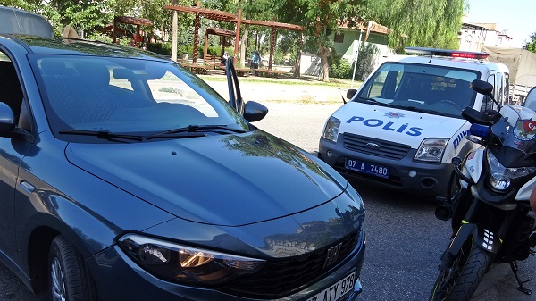 Foto - Ne arasan var! Stajyer ehliyetli sürücünün etmediği halt kalmadı