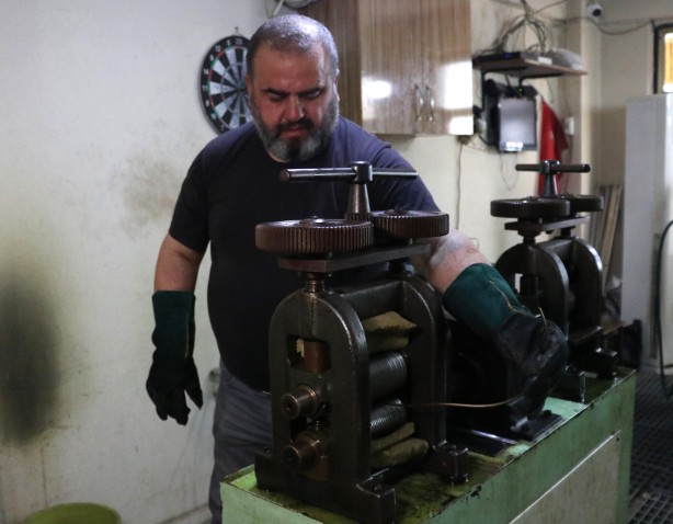Foto - Ne gram altın ne çeyrek! 1700 lira söylentisine rağmen vatandaşlar kuyumcudan onu almaya başladı