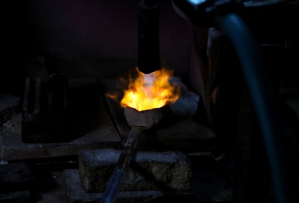 Foto - Ne gram altın ne çeyrek! 1700 lira söylentisine rağmen vatandaşlar kuyumcudan onu almaya başladı