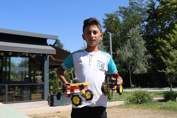 Foto - Ne interneti ne de sosyal medyası var! 13 yaşındaki çocuk tasarımlarıyla şaşırttı