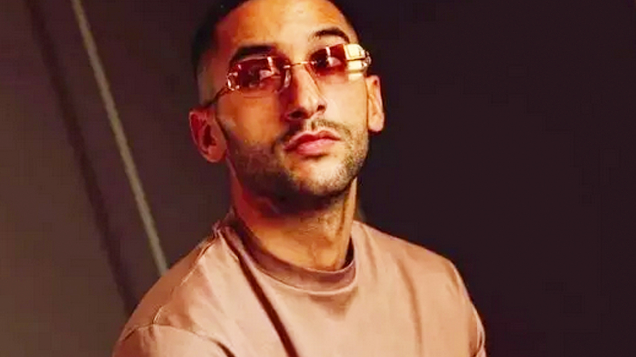 Foto - Ne kadar edepsiz bir adammışsın sen yahu! Bi düş yakasından Galatasaray’ın artık!