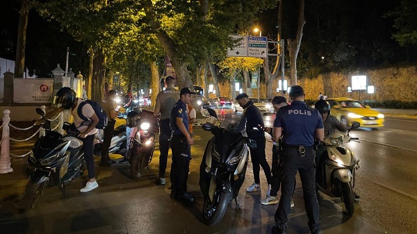 Foto - Ne kaldırım dinliyorlar ne ters yön! Kontrolsüz ordu tehlike saçıyor