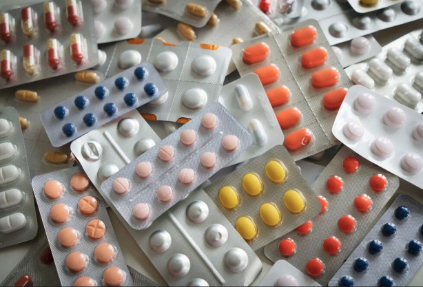 Foto - Ne olduğu duyunca şaşkına döneceksiniz Antibiyotik dilini bu hale getirdi