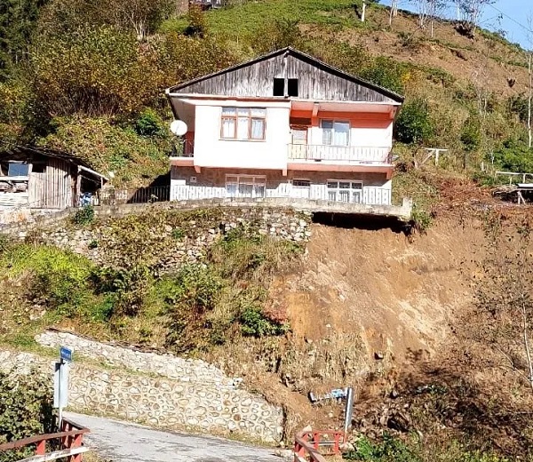 Foto - Ne olduysa sağanaktan sonra oldu! Rize’de korkunç görüntü