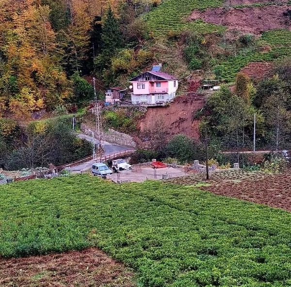 Foto - Ne olduysa sağanaktan sonra oldu! Rize’de korkunç görüntü