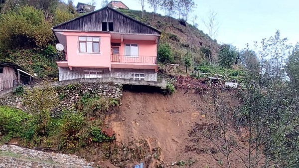Ne olduysa sağanaktan sonra oldu! Rize’de korkunç görüntü