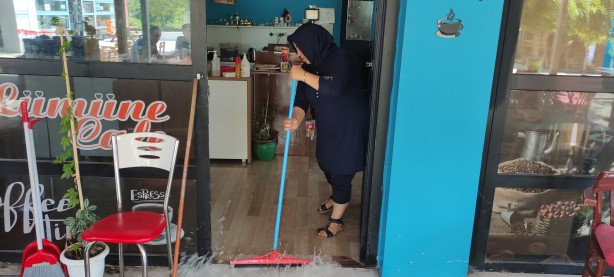 Foto - Ne yağmur ne de sel Böyle su basma sebebi görülmedi