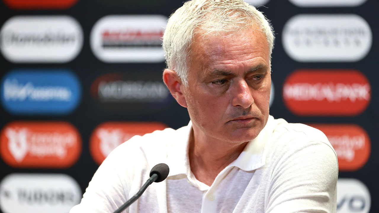 Foto - Ne yapmaya çalıştığını anlayan bir kişi bile yok... Kendisi dahil! Mourinho'nun Konyaspor kararı ağızları açık bıraktı