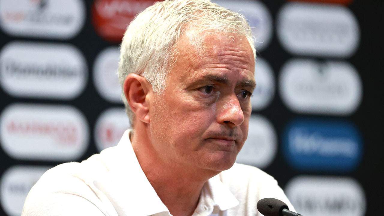 Foto - Ne yapmaya çalıştığını anlayan bir kişi bile yok... Kendisi dahil! Mourinho'nun Konyaspor kararı ağızları açık bıraktı