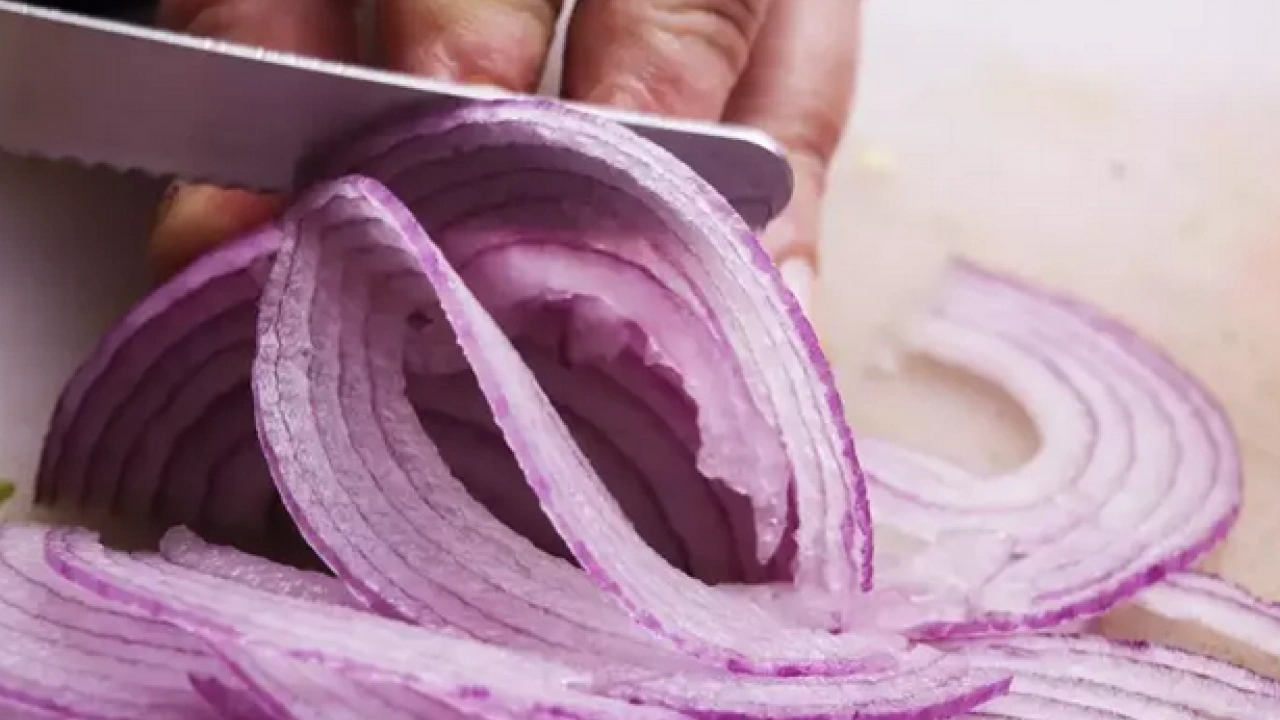 Foto - Ne yumurta, ne peynir, ne zeytin... Hepsini geride bırakıyor! En çok tercih edilen kırmızı soğandaki mucize...