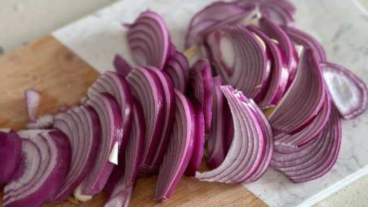 Foto - Ne yumurta, ne peynir, ne zeytin... Hepsini geride bırakıyor! En çok tercih edilen kırmızı soğandaki mucize...