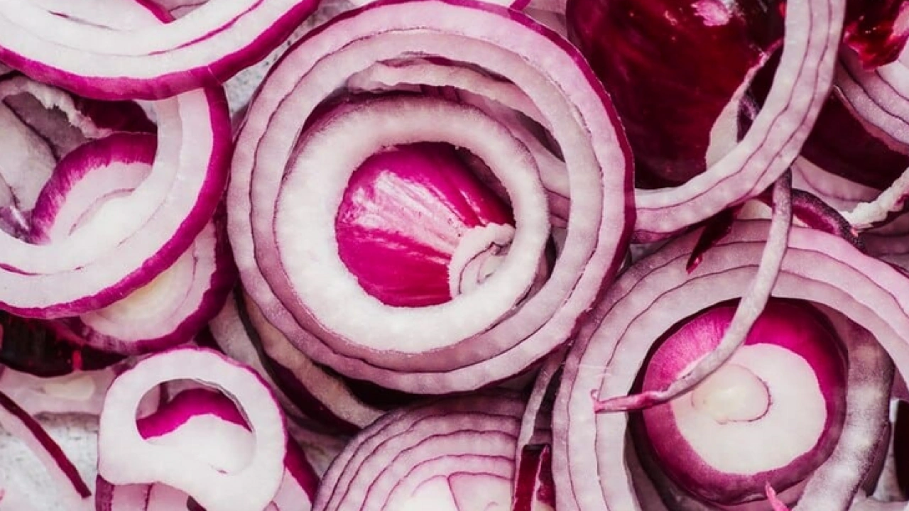 Foto - Ne yumurta, ne peynir, ne zeytin... Hepsini geride bırakıyor! En çok tercih edilen kırmızı soğandaki mucize...