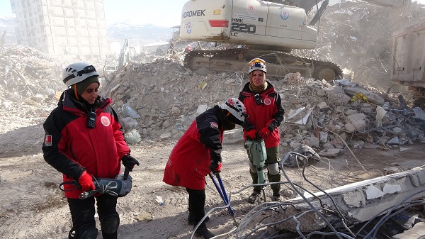 Foto - Necla Teyze, Kayseri'den yola çıktı! Bir can kurtarabilmek için koştu
