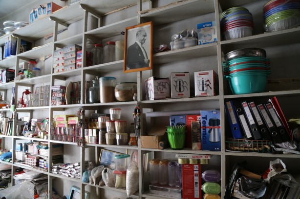 Foto - Nedenini duyunca şaşıracaksınız! Her hafta dükkânı açıyor ama satış yok