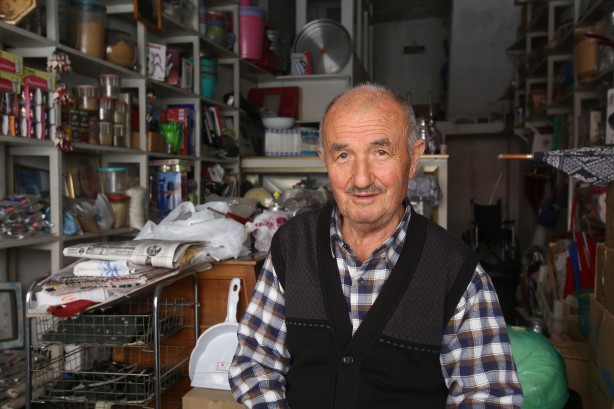 Foto - Nedenini duyunca şaşıracaksınız! Her hafta dükkânı açıyor ama satış yok