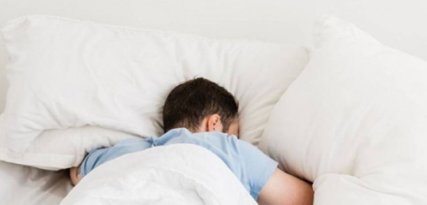 Nedenleri birbirinden ilginç İnsan uyurken neden konuşur?