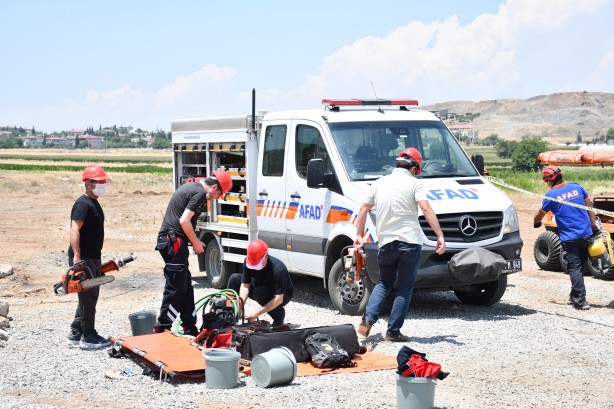 Foto - Nefes kesen deprem tatbikatı