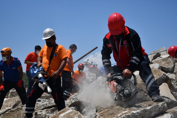 Foto - Nefes kesen deprem tatbikatı