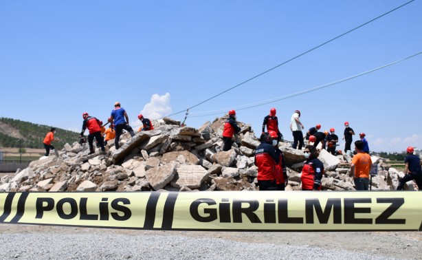 Nefes kesen deprem tatbikatı