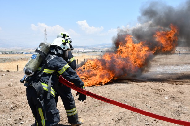 Foto - Nefes kesen deprem tatbikatı