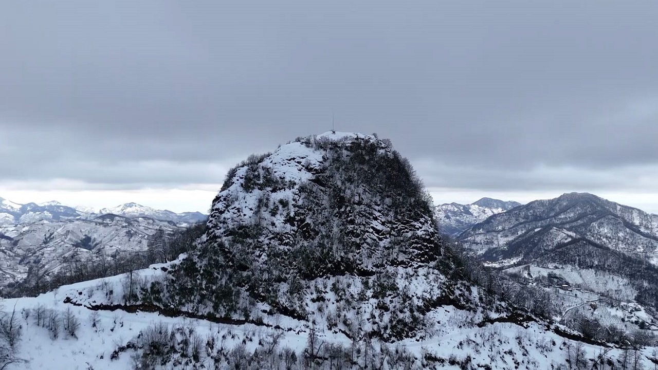 Foto - Nefes kesen görüntü! Volkanik tepede kış masalı bir başka güzel