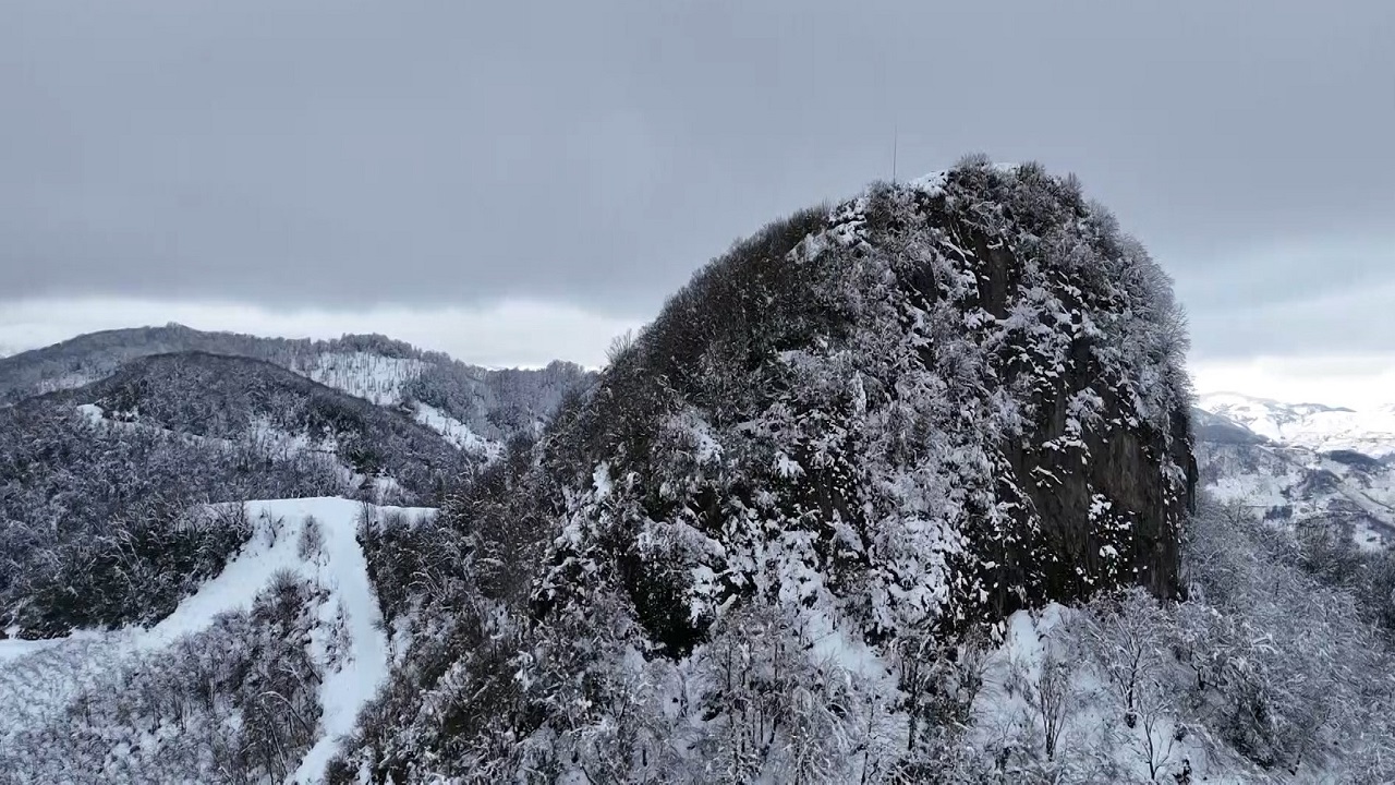 Foto - Nefes kesen görüntü! Volkanik tepede kış masalı bir başka güzel