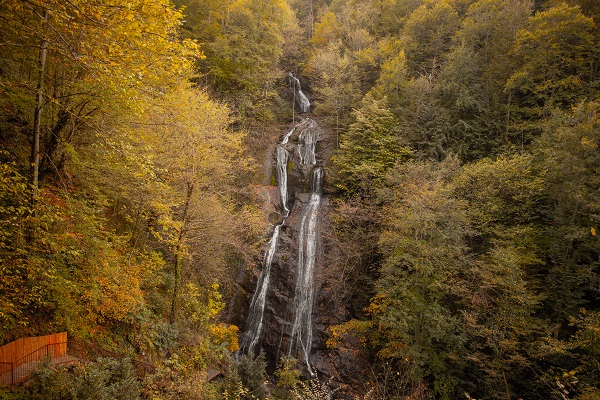 Nefes kesen manzara: Güzeldere Şelalesi Tabiat Parkı