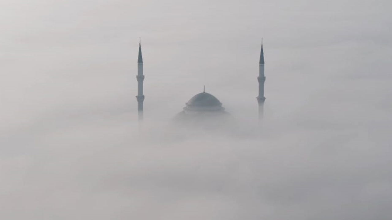 Nefes kesen manzara! Sis denizi kampüsü yuttu