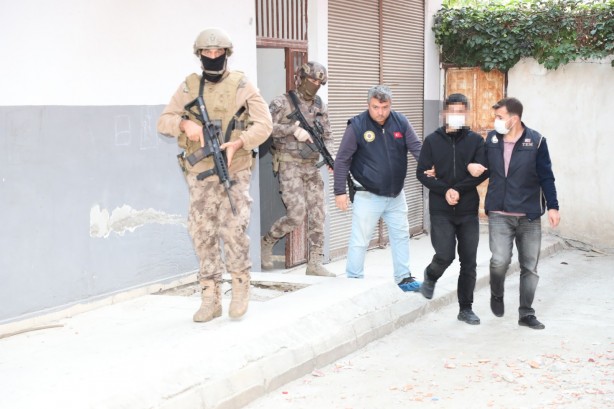 Foto - Nefes onlara haram! Türkiye'den şafak baskını