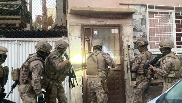 Nefes onlara haram! Türkiye'den şafak baskını