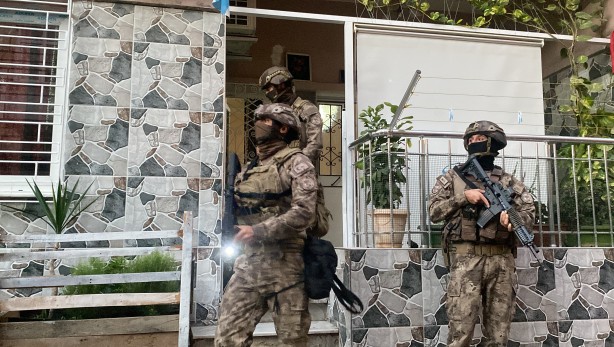Foto - Nefes onlara haram! Türkiye'den şafak baskını