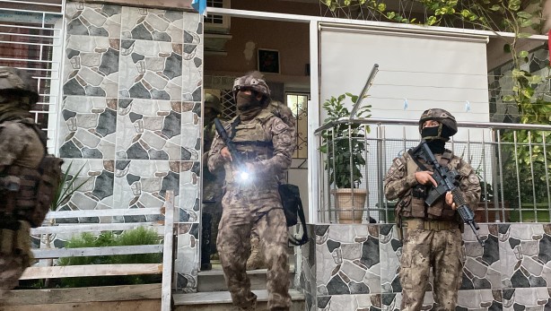 Foto - Nefes onlara haram! Türkiye'den şafak baskını