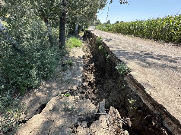 Foto - Nehir kurudu yol çöktü! Tunca Nehri'nin içler acısı hali
