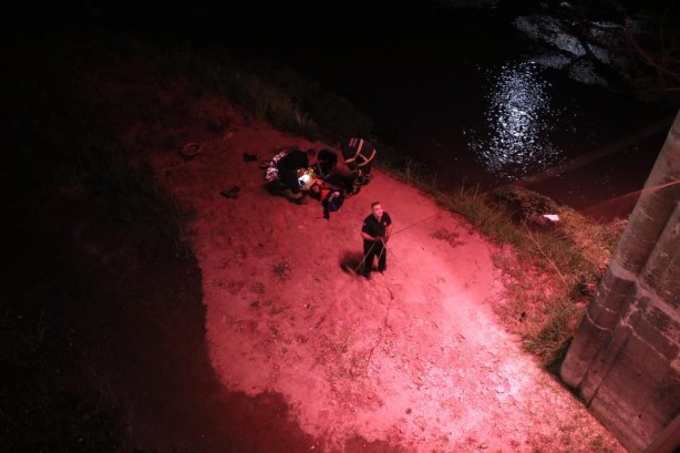 Foto - Nehre düşen şahıs için seferber oldular