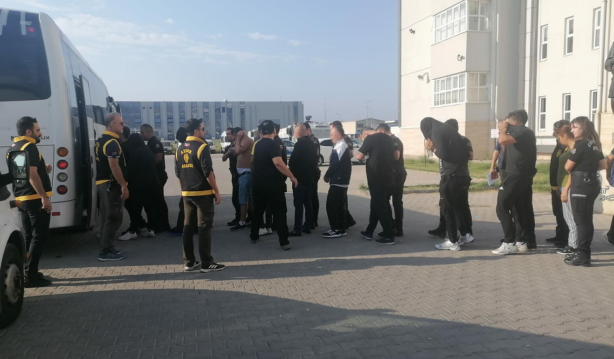 Neler çıktı neler! Fuhuş operasyonunda şok görüntüler