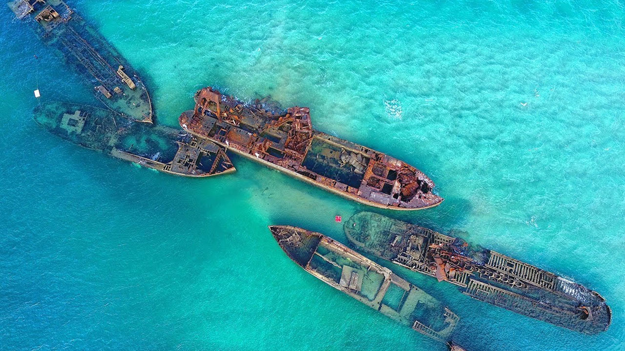 Foto - Neler oluyor? 54 gemi terk edildi