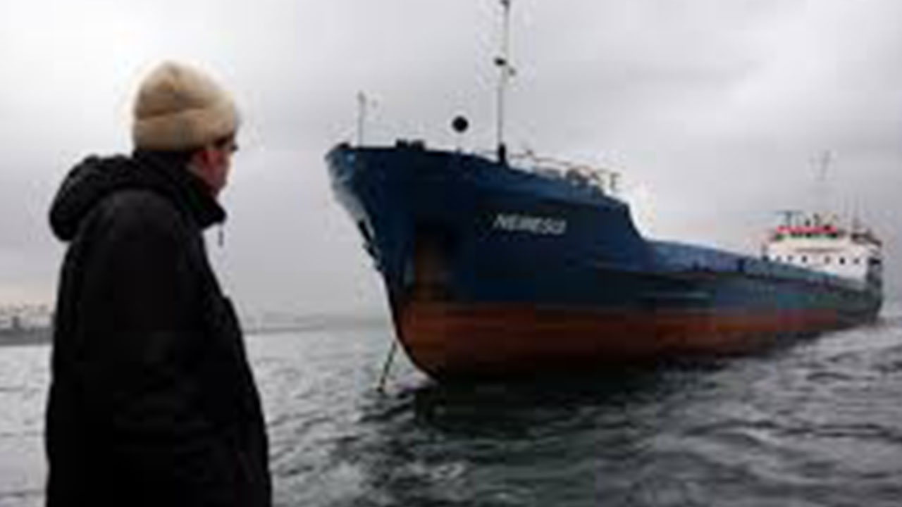 Foto - Neler oluyor? 54 gemi terk edildi