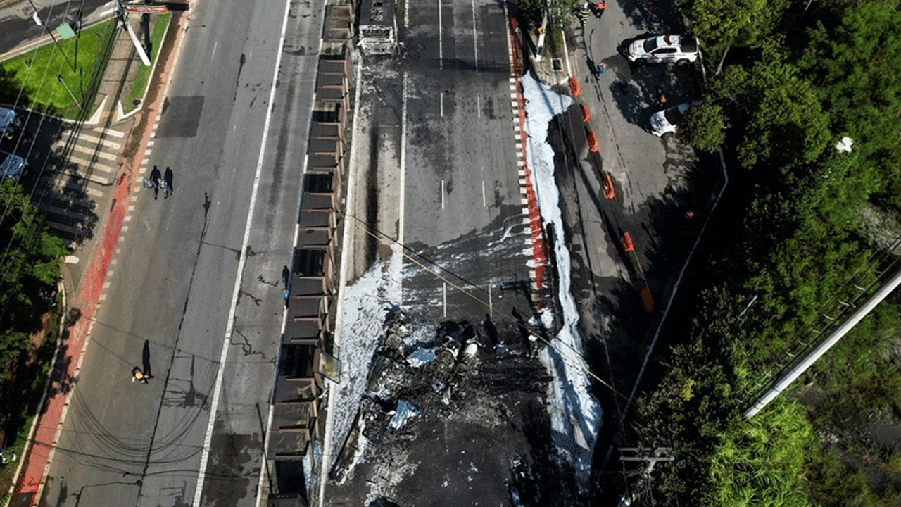 Foto - Neler oluyor? Bir uçak kayboldu, bir uçak düştü