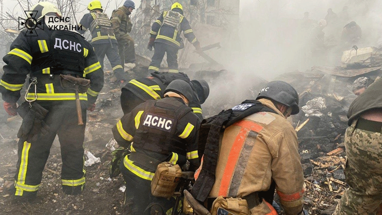 Neler oluyor? Havalanan İHA'lar askeri üsleri vurdu